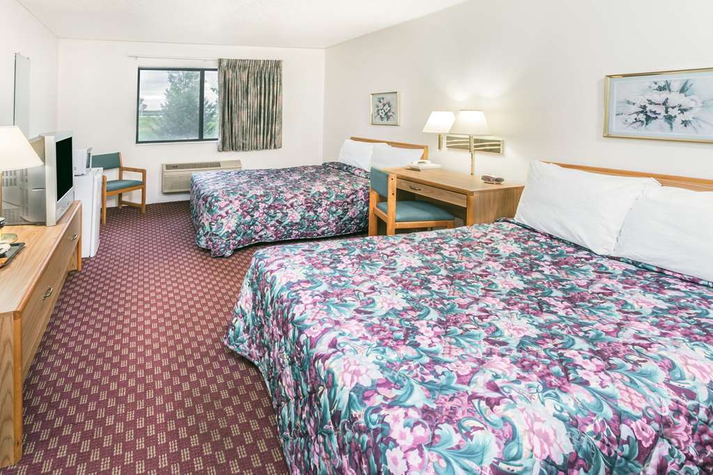 Super 8 By Wyndham Hebron Lowell Area Room photo